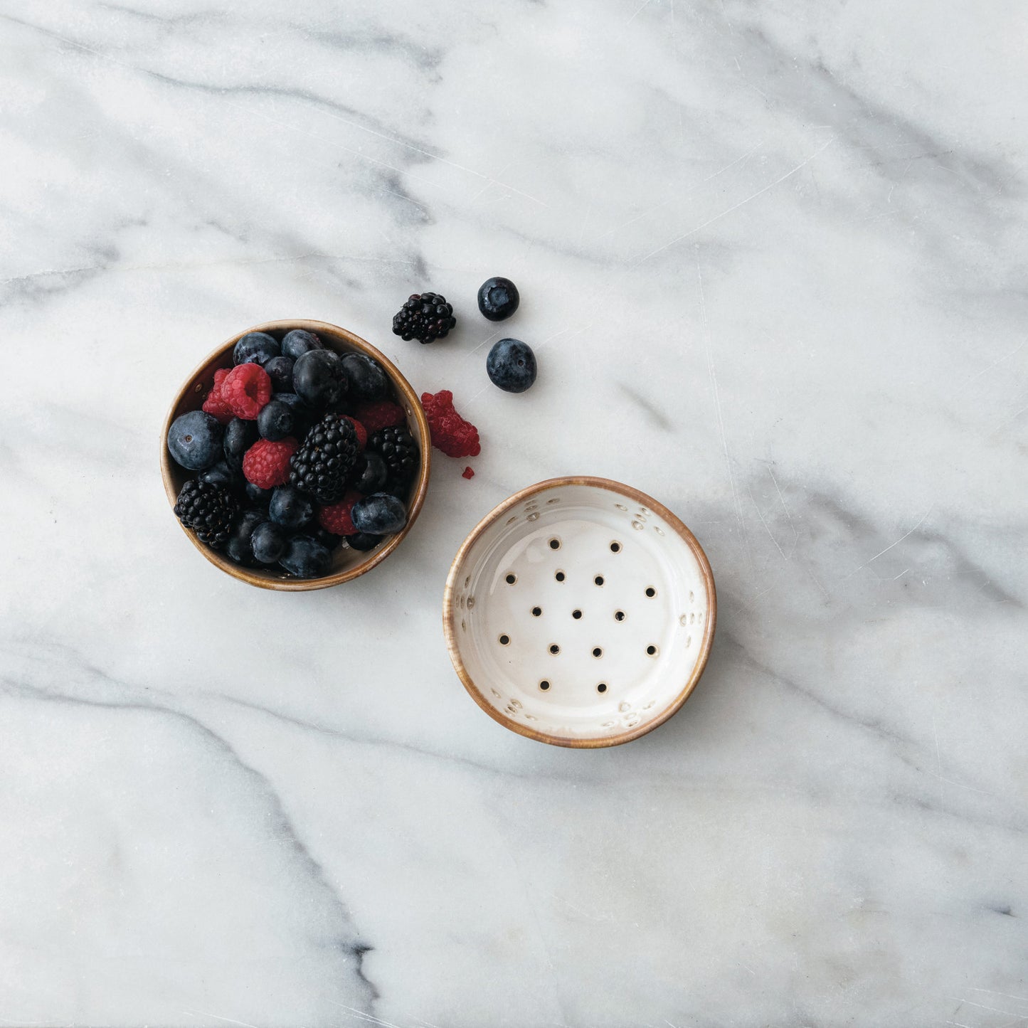 Stoneware Berry Bowl, 2 Colors