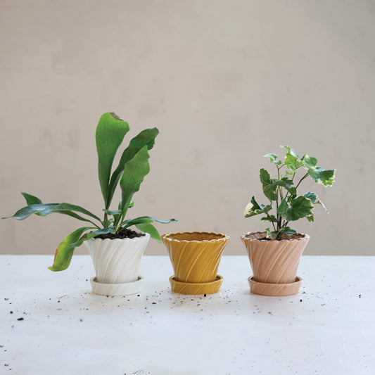 Stoneware Twisted Planter with Saucer