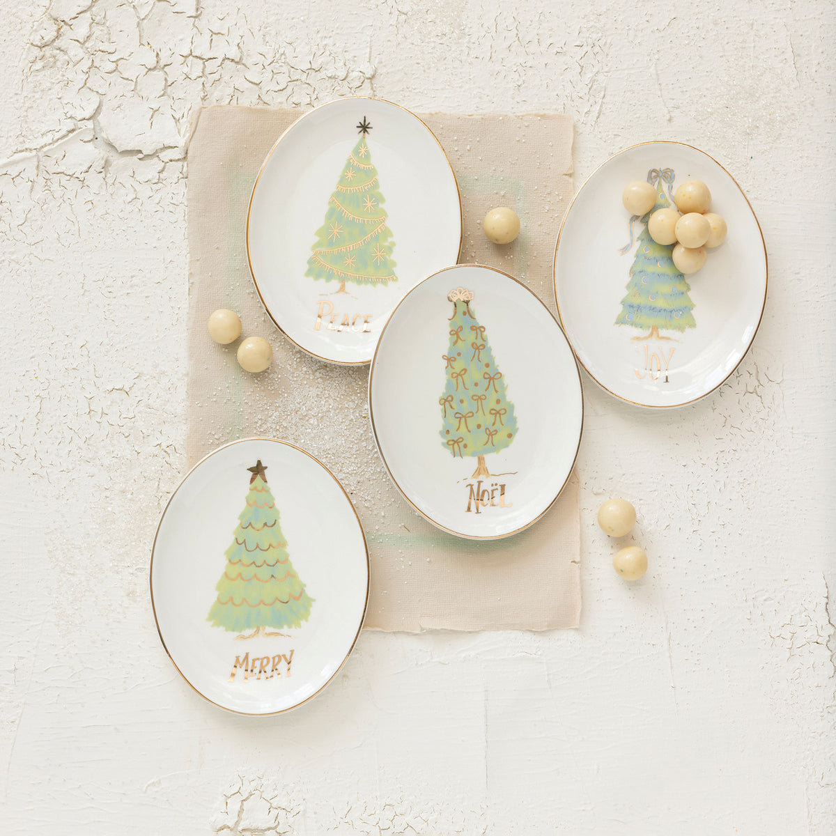 Oval Stoneware Dish with Christmas Tree