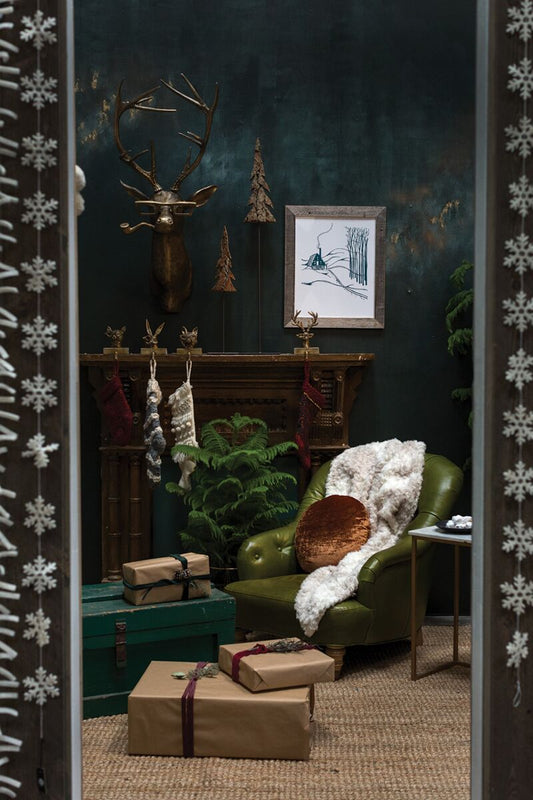 E & E Stocking Holder